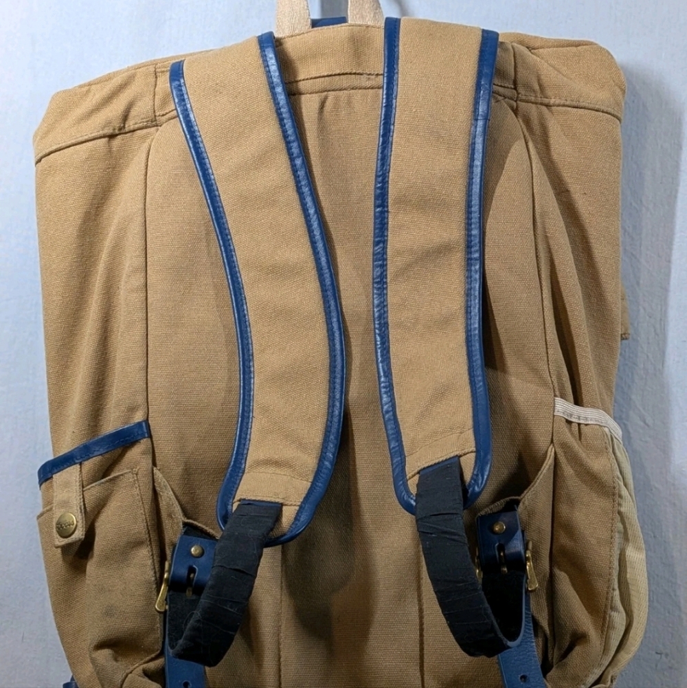 Coors Banquet Promo Backpack Multiple Pockets And Button Up - Picture 7 of 14